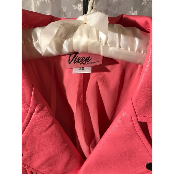 Vixen Micheline Pitt Cropped Pink Motorcycle Jacket Size 2XL Vegan Faux Leather - Picture 3 of 5